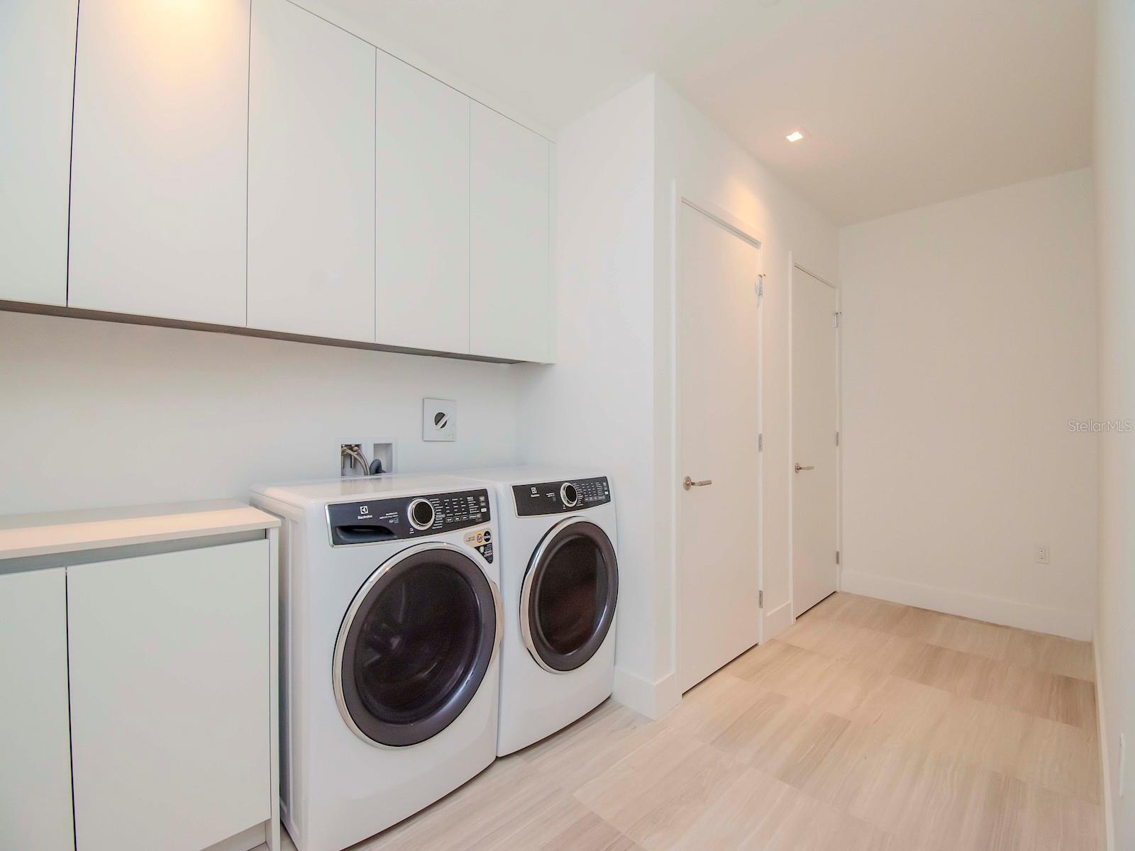 3105 BAY OAKS CONDOMINIUM UNIT 1002 - Residential