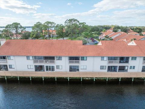 A home in WINTER HAVEN