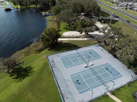 A home in WINTER HAVEN