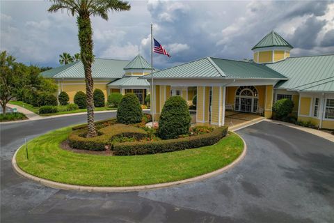 A home in WINTER HAVEN