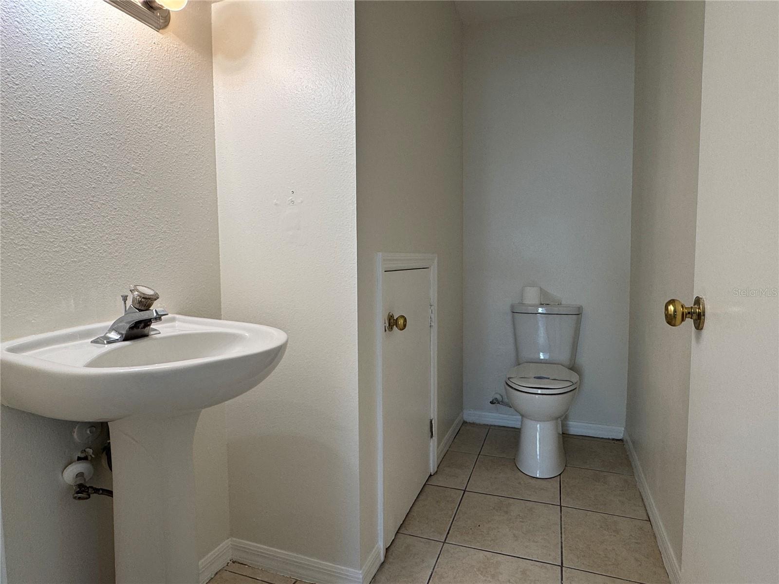 SUMMERFIELD VILLG 1 TRCT 35 - Residential Lease