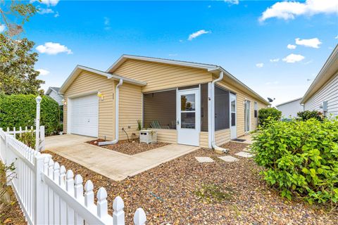 A home in LADY LAKE