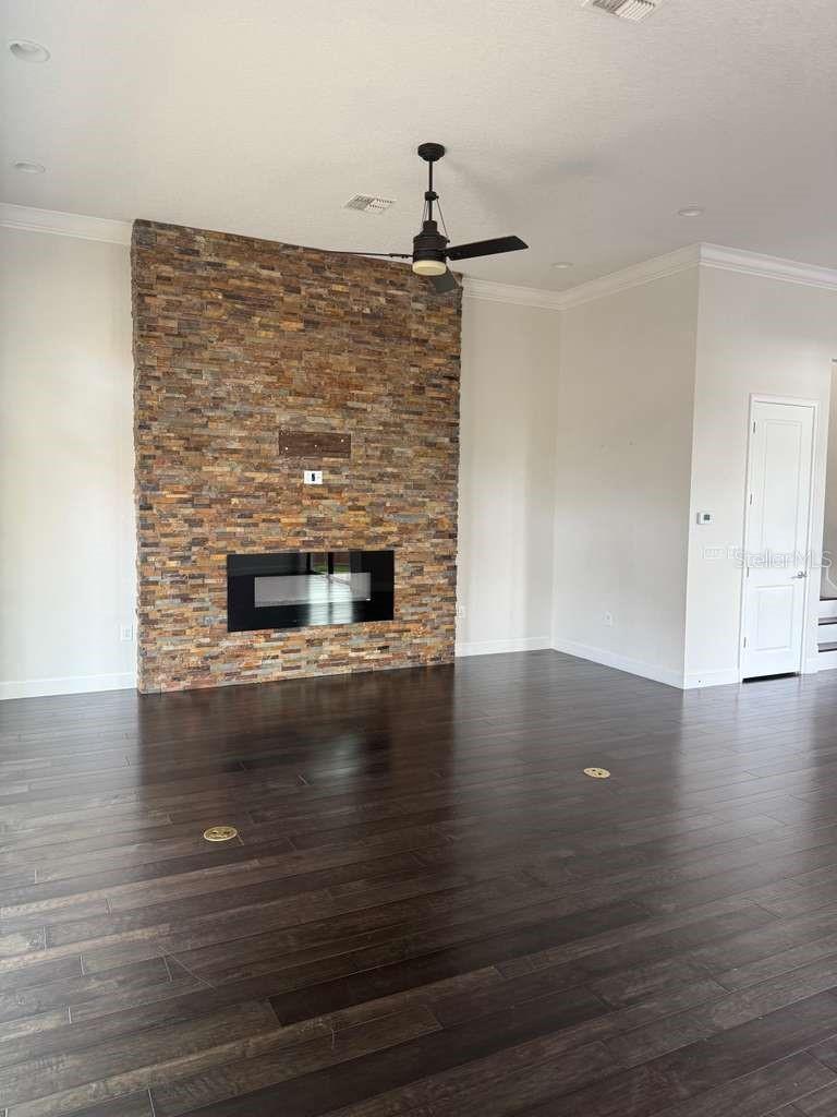 DELLAGIO - Residential Lease