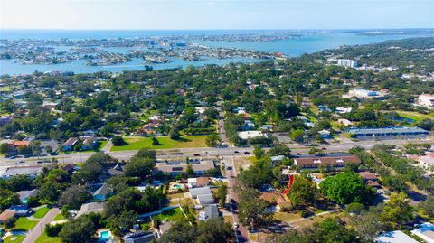 Photo of 547 Oleander Way S, St Petersburg, FL 33707 (MLS # TB8442501) Photo of 547 Oleander Way S, St Petersburg, FL 33707 (MLS # TB8442501)