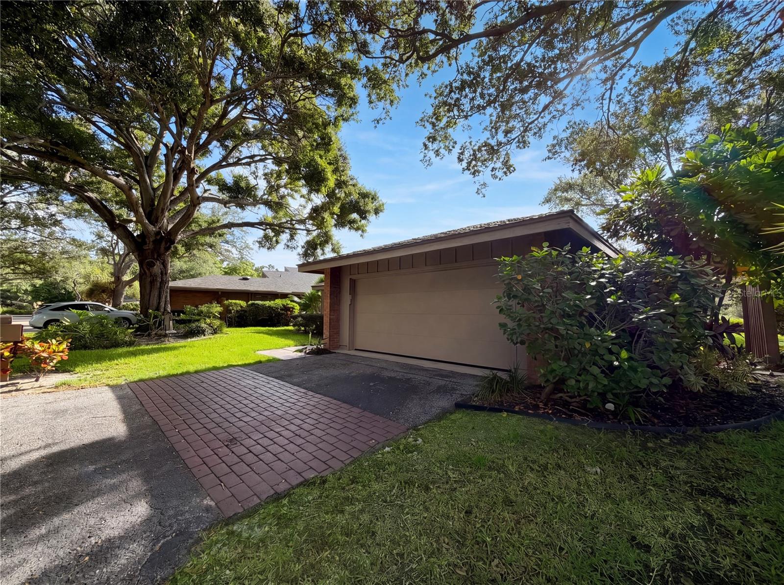 1407 WILLOW OAK CIRCLE