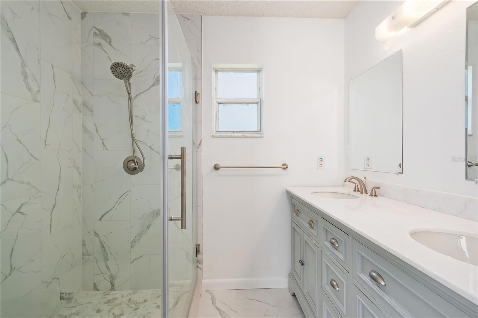 ON TOP OF THE WORLD - Residential