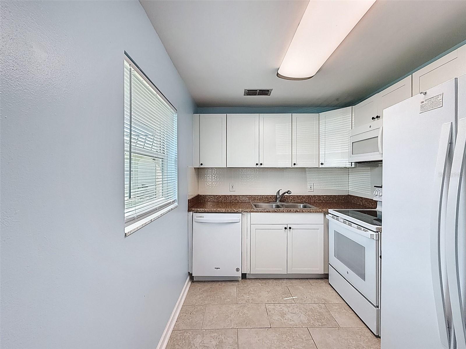 PARADISE POINTE WEST - Residential