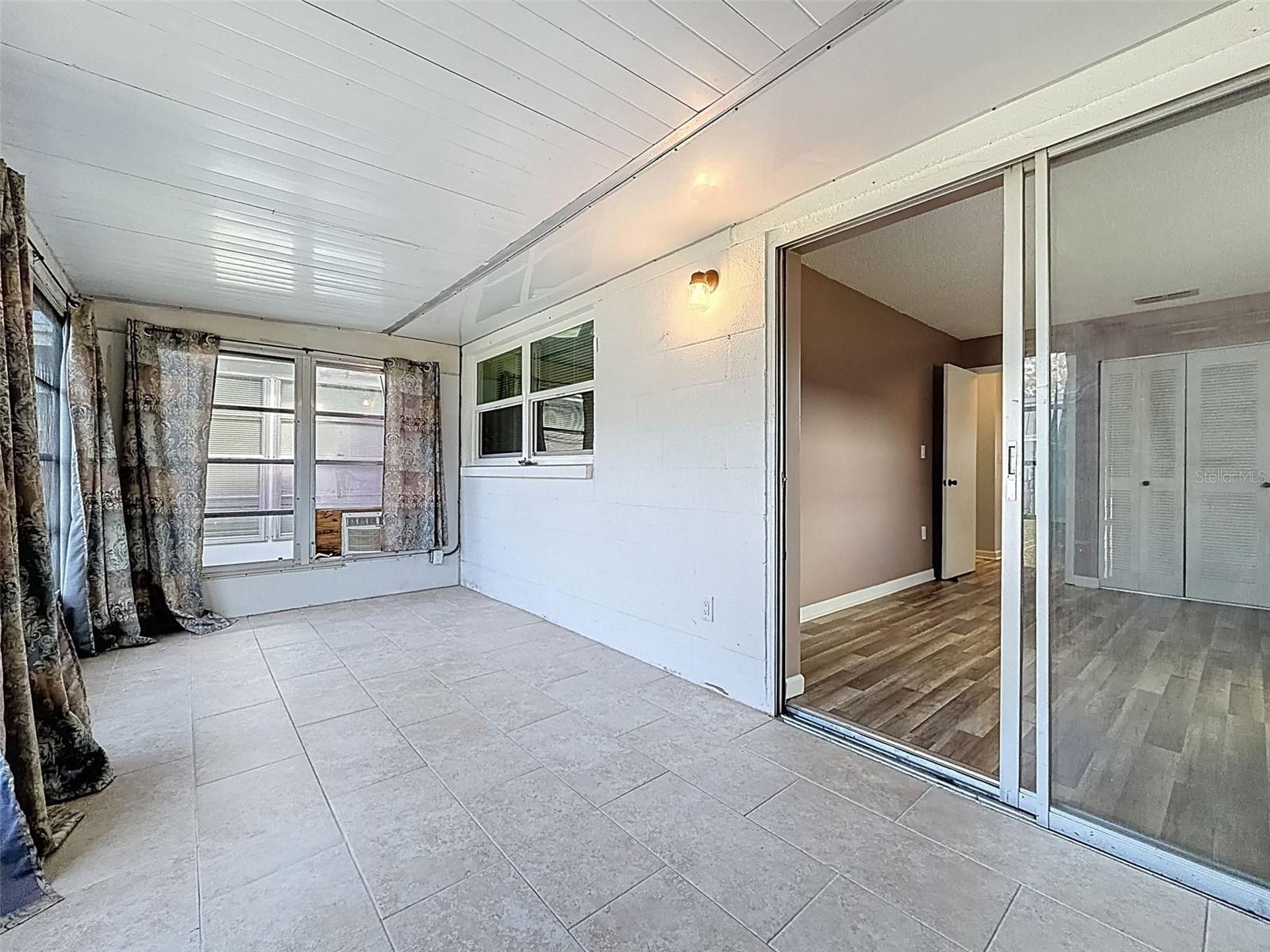 PARADISE POINTE WEST - Residential