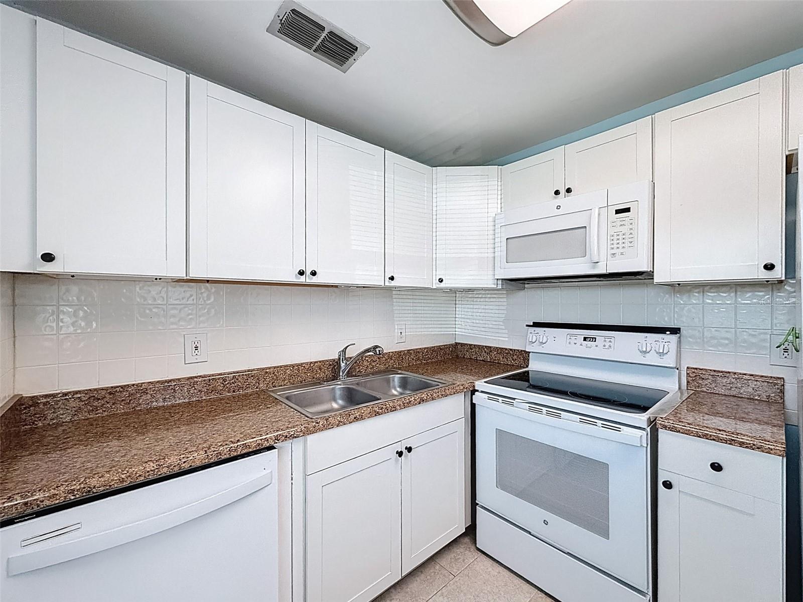 PARADISE POINTE WEST - Residential