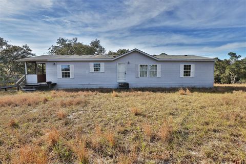 A home in LAKE WALES