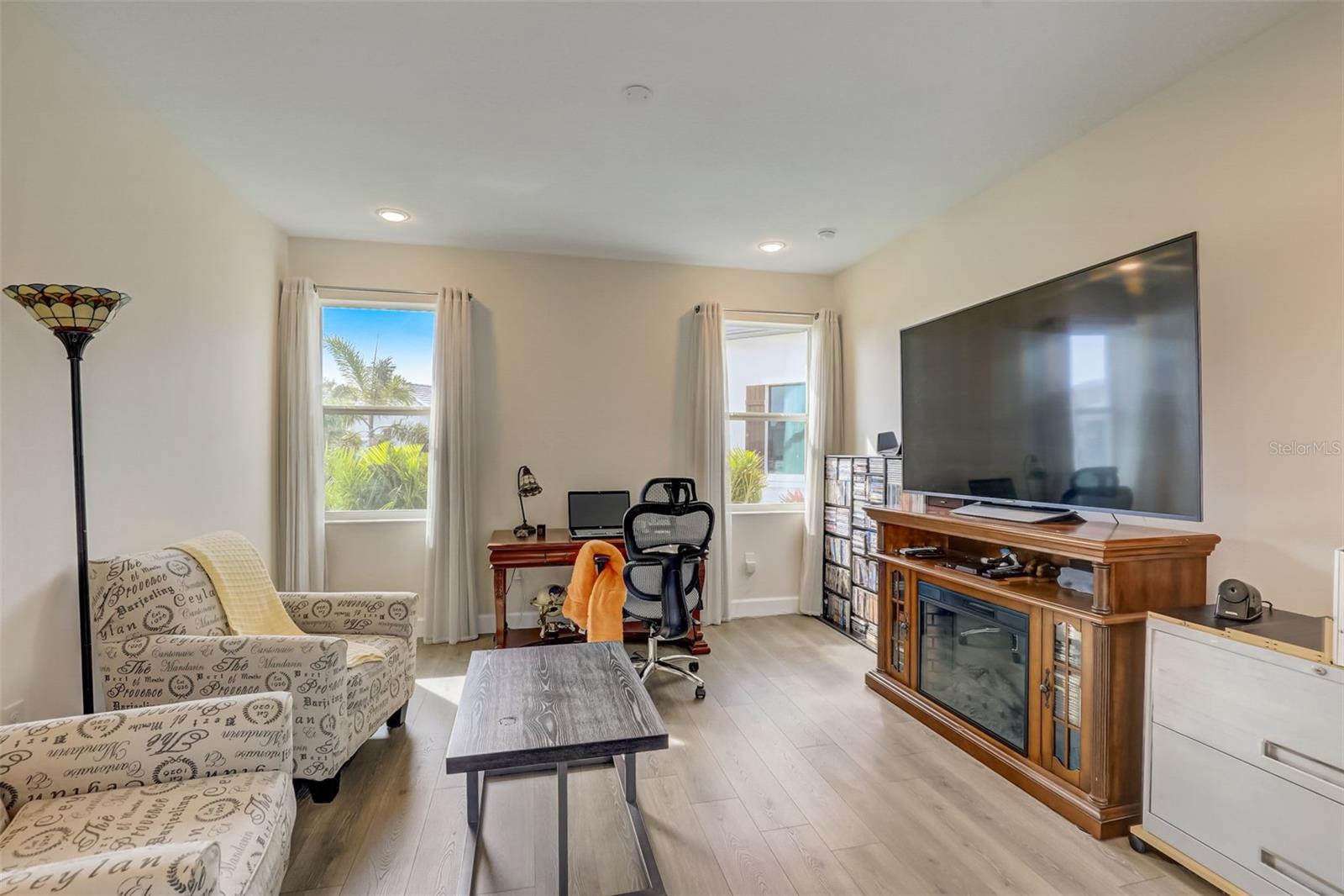 SANDHILL LAKE - Residential