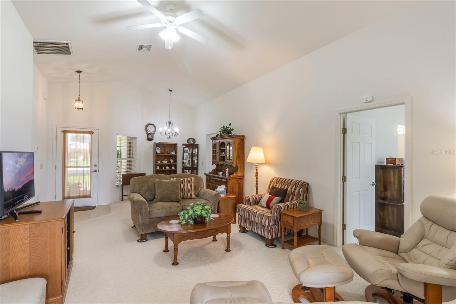 464 LAKE SUZANNE DRIVE