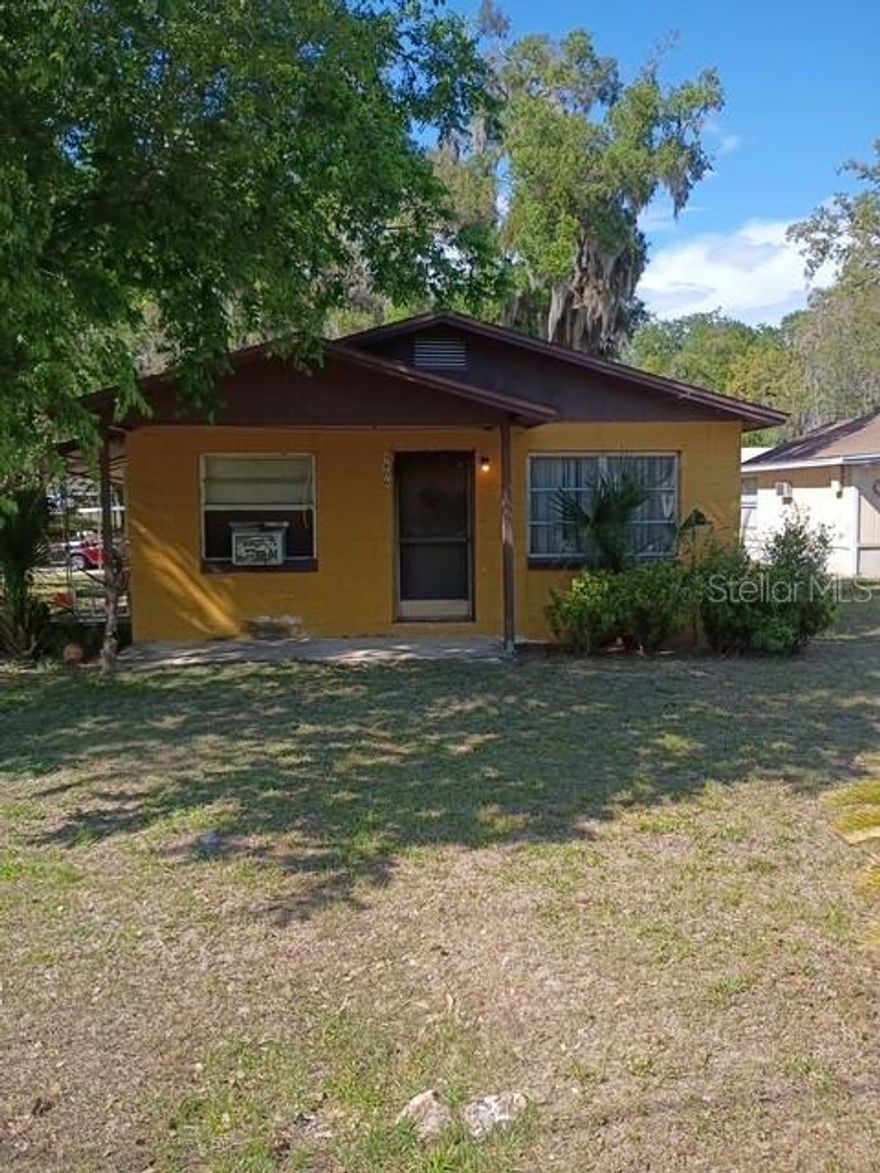 Charming 3-bedroom, 2 bath single family home located in the heart of Leesburg. This well positioned property offers approximately 1,008 square feet of living space, which include a new roof, functional floor plan, carport parking, and a large backyard with room to entertain. Conveniently located near downtown Leesburg, shopping, dining, schools, parks, and major roadways. Ideal opportunity for anyone seeking comfortable affordable living with no HOA.
