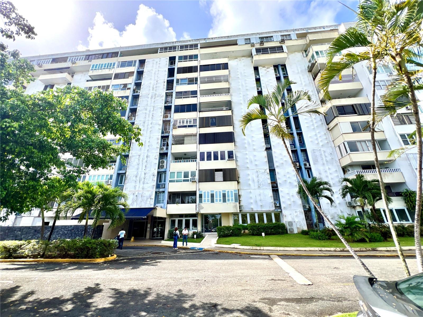 Apartment in an excellent location, International Airport, tourist areas of Isla Verde, shops, restaurants and more. Located on the second level. It consists of 4 bedrooms and 3 bathrooms. Two rooms have a bathroom. View to the pools from the balcony. The pools will be remodeled soon. Approximately 1,346 sqf of space, $241. HOA, one parking lot, No vacation rental. The apartment is original. Price is not subject to appraisal