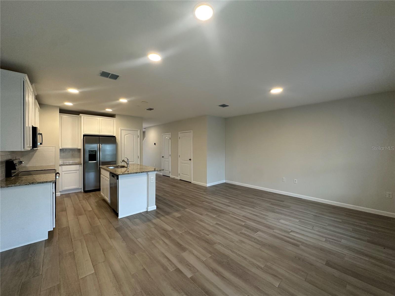 TOWNS AT NARCOOSSEE COMMONS - Residential Lease