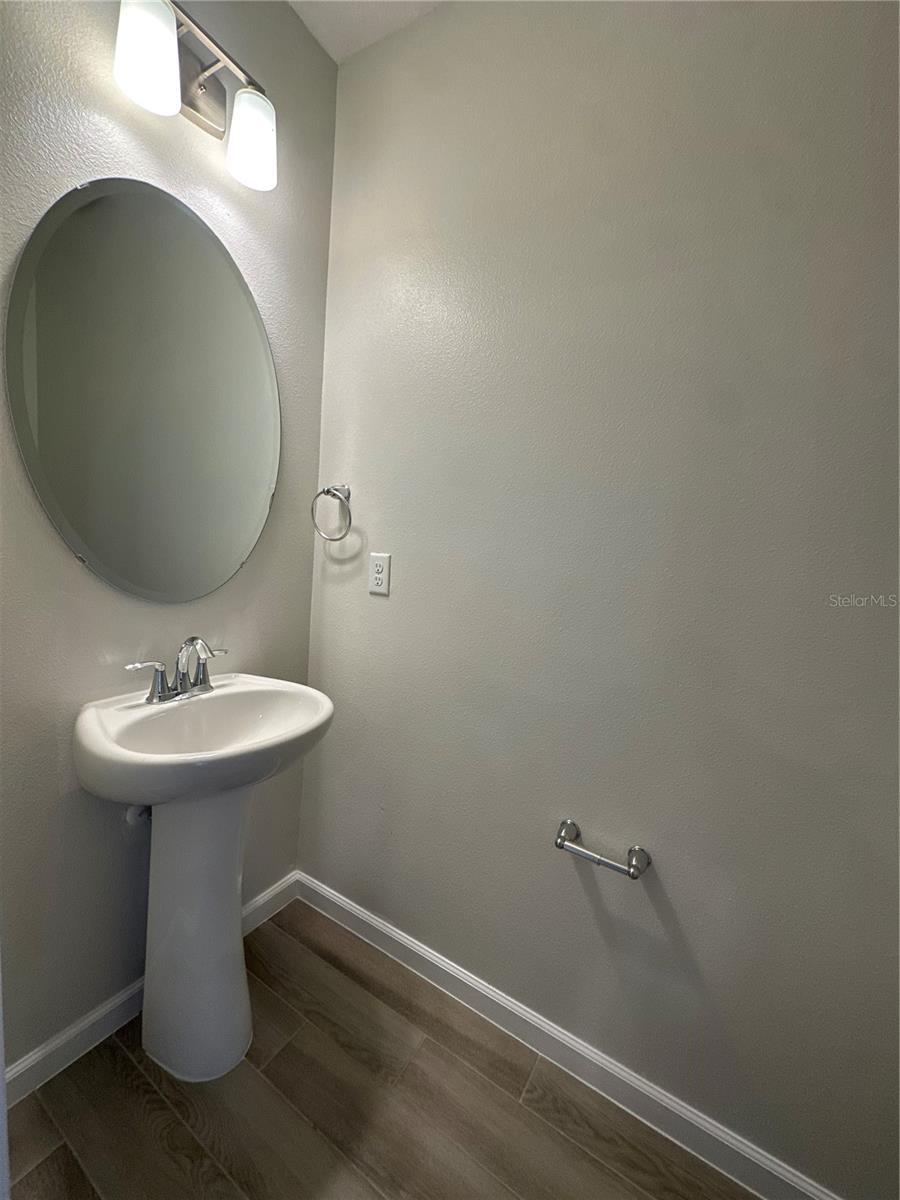 TOWNS AT NARCOOSSEE COMMONS - Residential Lease