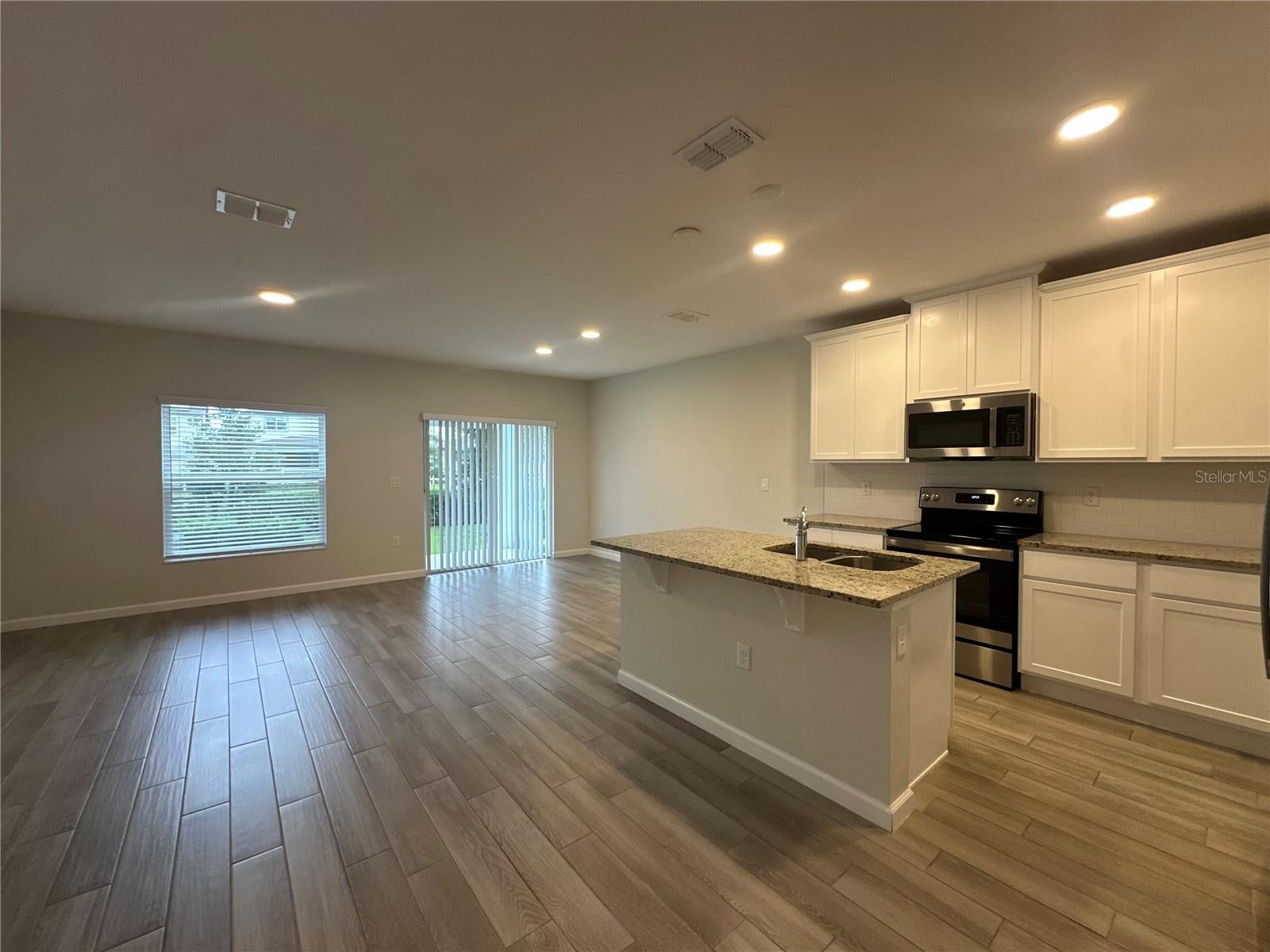 TOWNS AT NARCOOSSEE COMMONS - Residential Lease