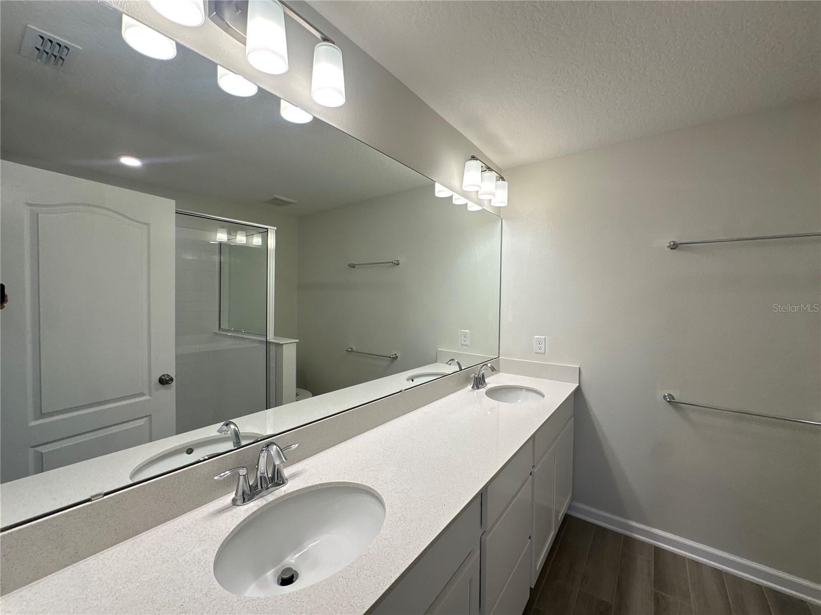 TOWNS AT NARCOOSSEE COMMONS - Residential Lease