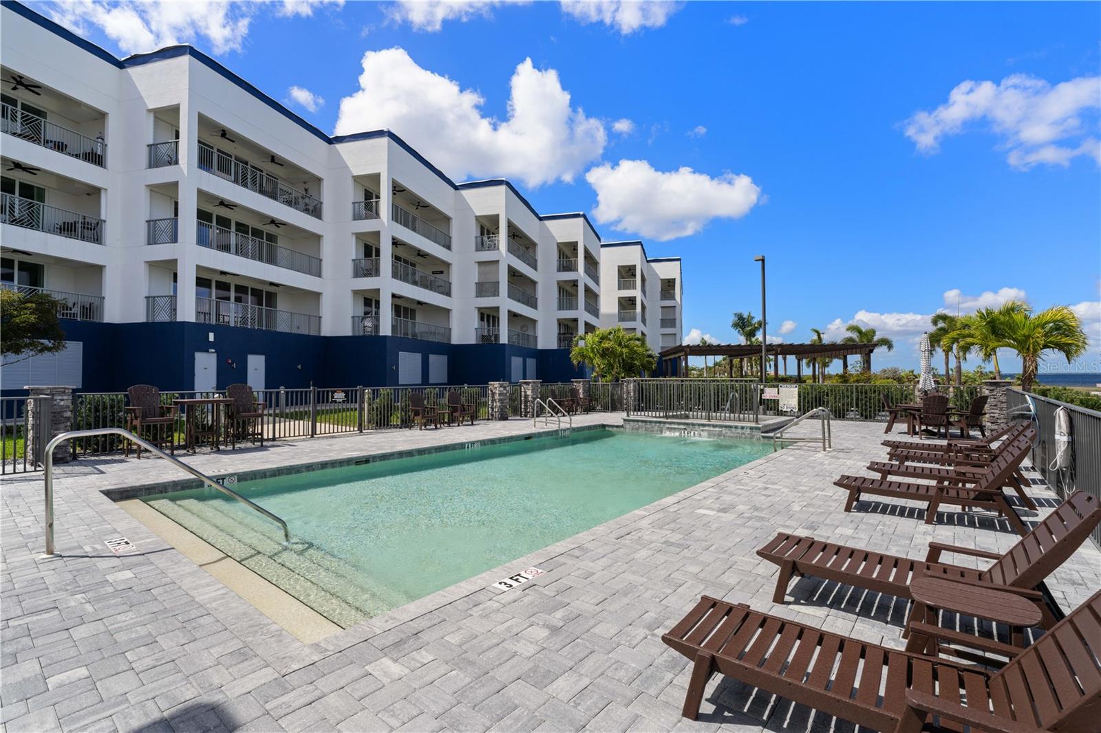 PARADISE POINTE/CHARLOTTE HARB - Residential