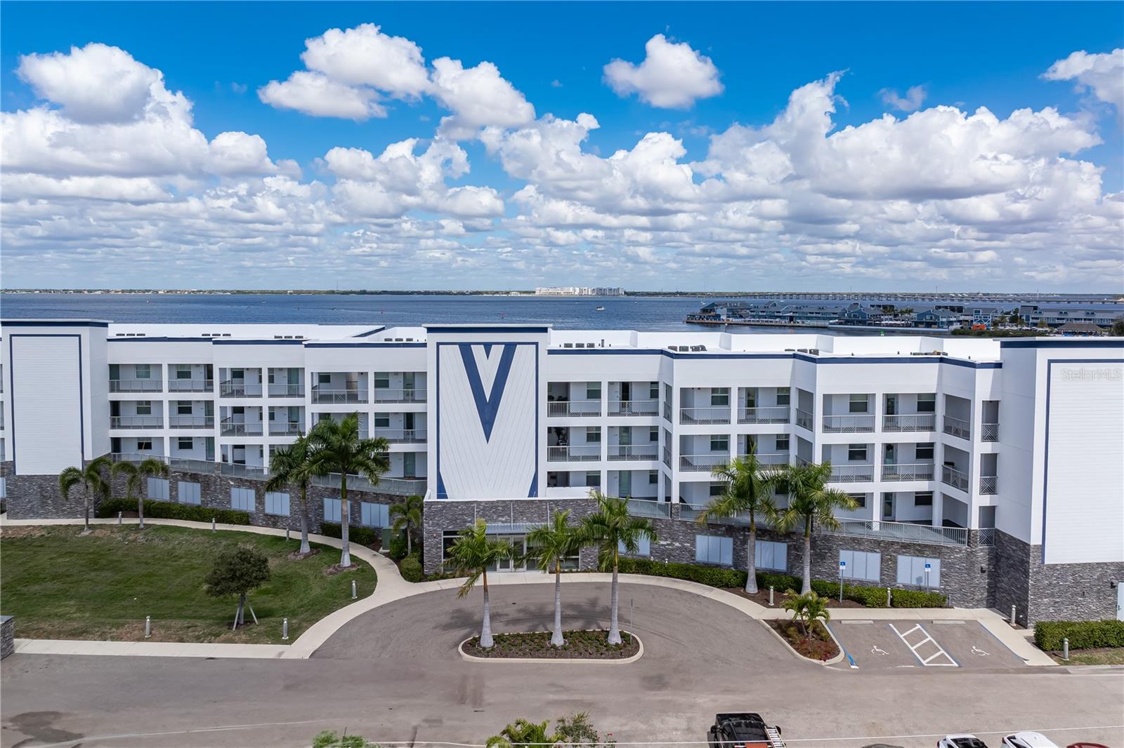 PARADISE POINTE/CHARLOTTE HARB - Residential