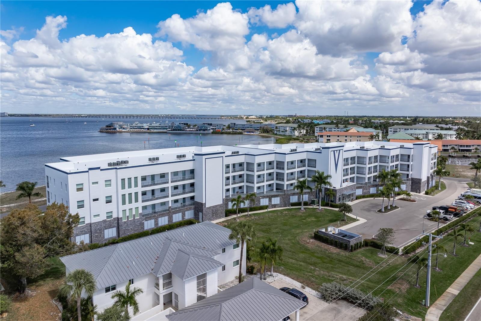 PARADISE POINTE/CHARLOTTE HARB - Residential