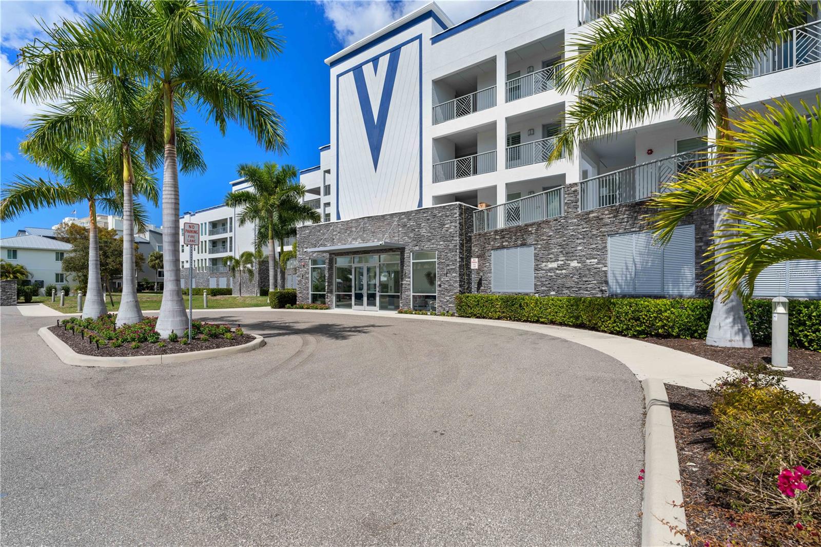 PARADISE POINTE/CHARLOTTE HARB - Residential