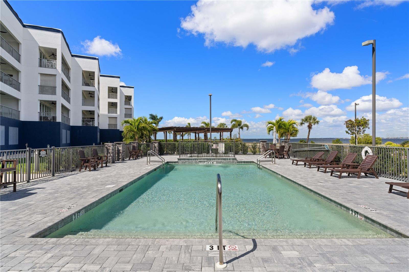 PARADISE POINTE/CHARLOTTE HARB - Residential