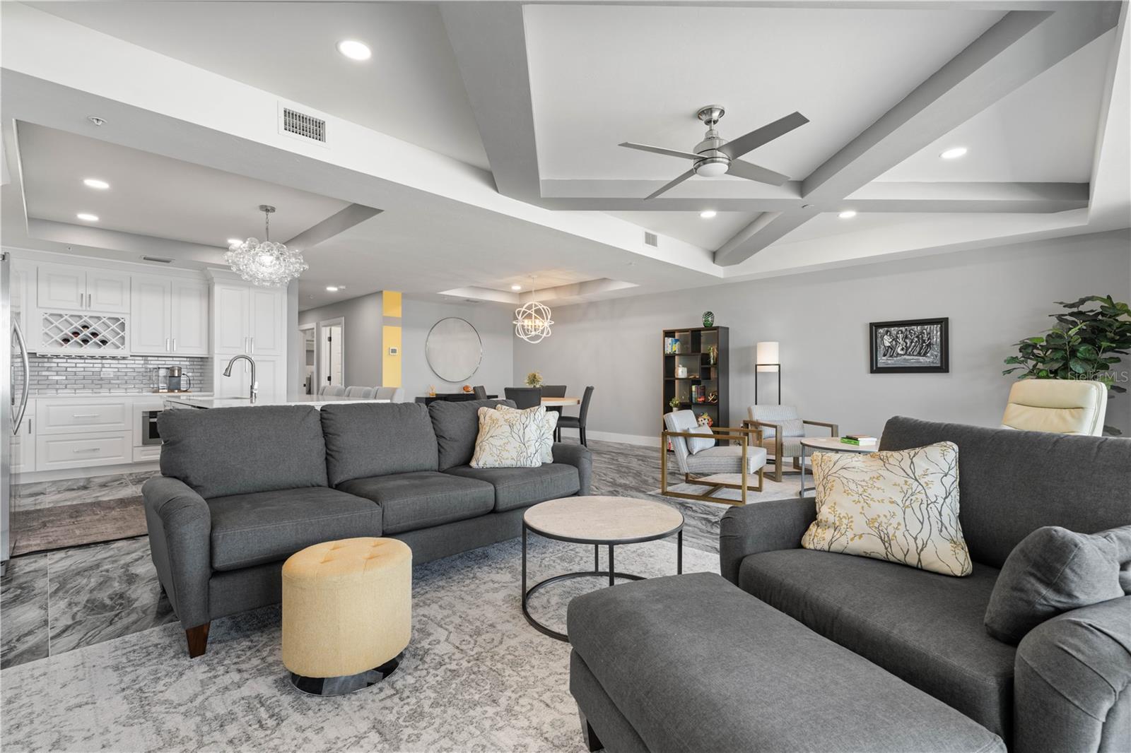 PARADISE POINTE/CHARLOTTE HARB - Residential