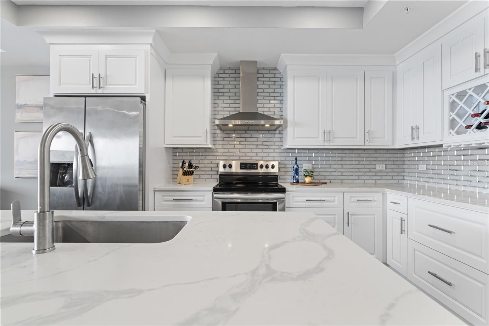 PARADISE POINTE/CHARLOTTE HARB - Residential