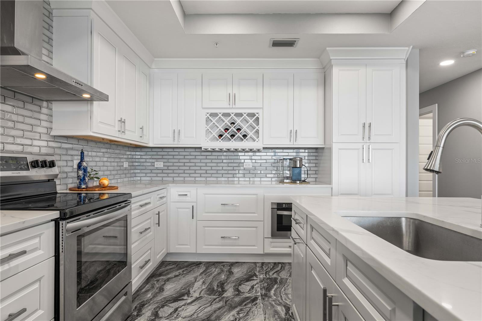 PARADISE POINTE/CHARLOTTE HARB - Residential