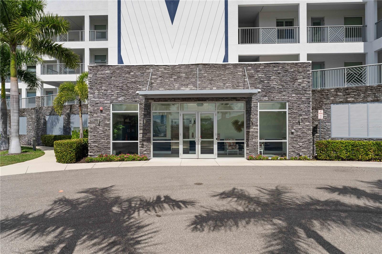 PARADISE POINTE/CHARLOTTE HARB - Residential