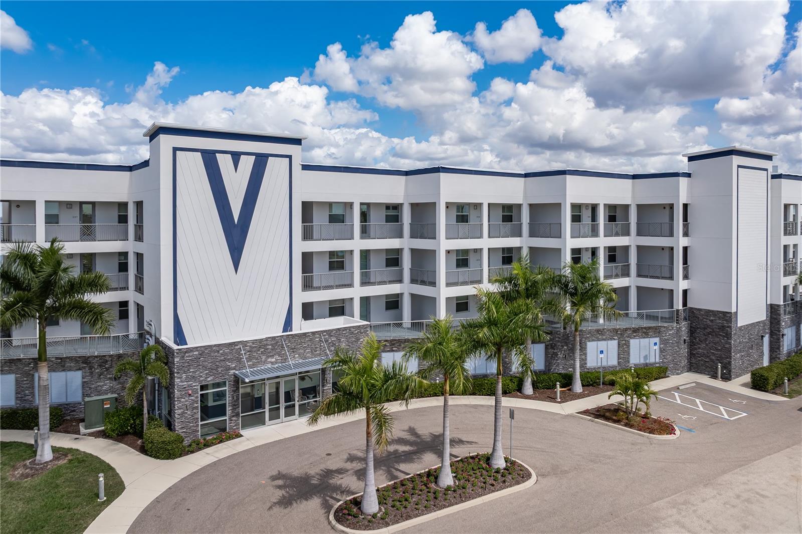 PARADISE POINTE/CHARLOTTE HARB - Residential