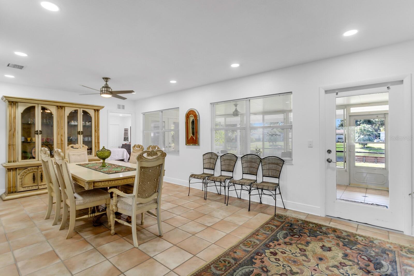 KENNETH CITY UNIT 1 REV - Residential
