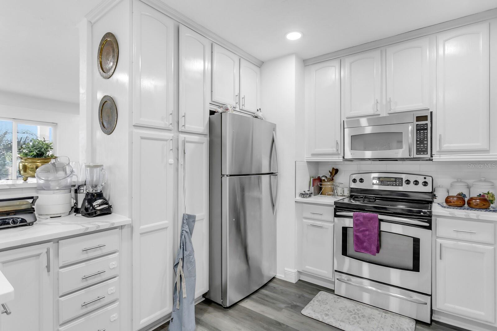KENNETH CITY UNIT 1 REV - Residential