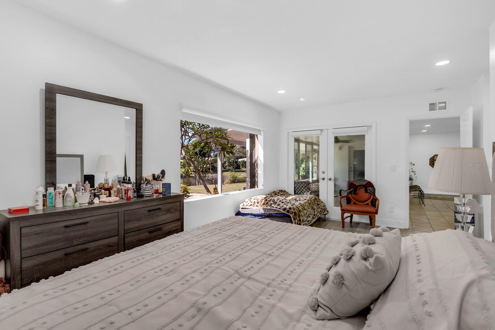 KENNETH CITY UNIT 1 REV - Residential