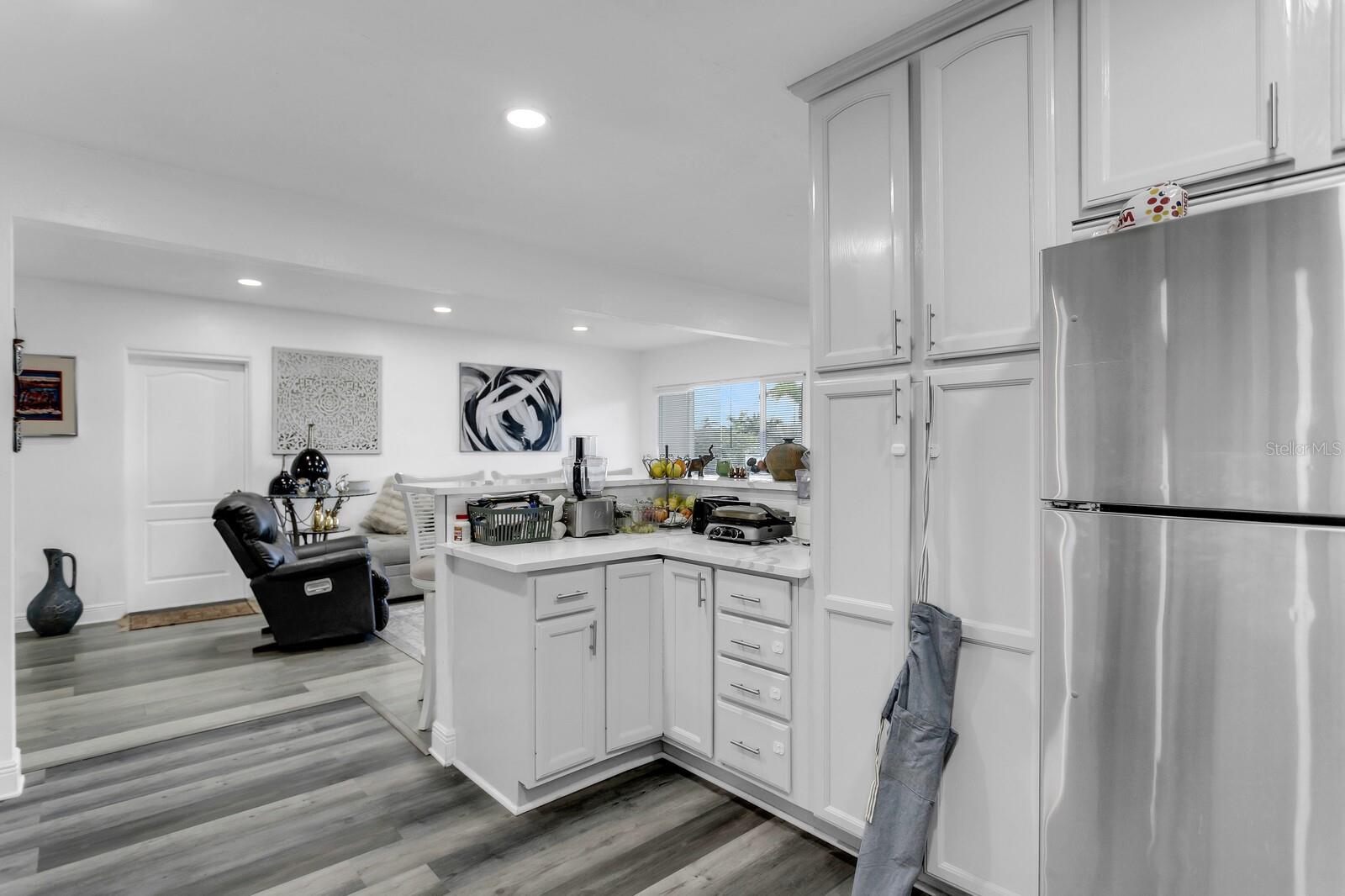 KENNETH CITY UNIT 1 REV - Residential