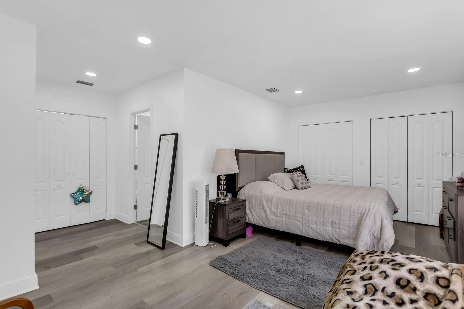 KENNETH CITY UNIT 1 REV - Residential