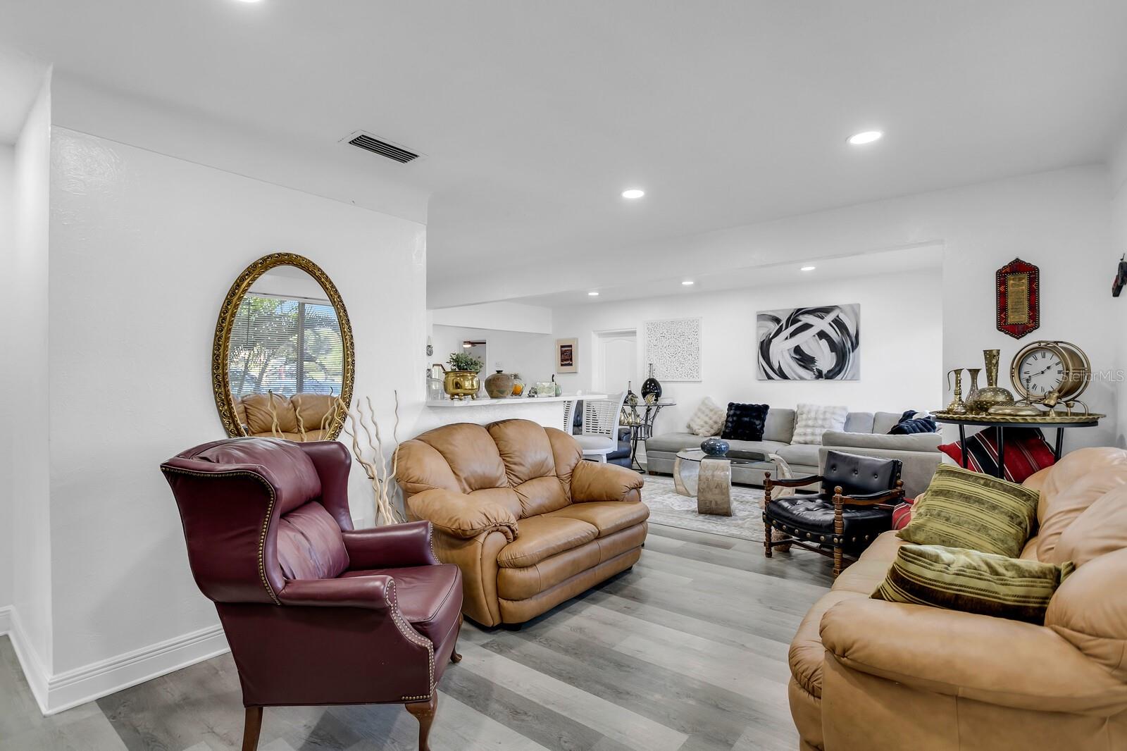 KENNETH CITY UNIT 1 REV - Residential