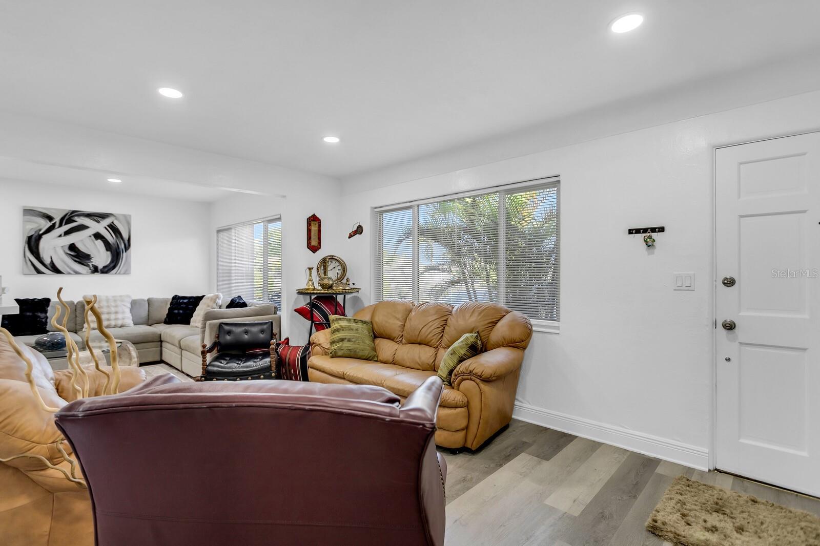 KENNETH CITY UNIT 1 REV - Residential