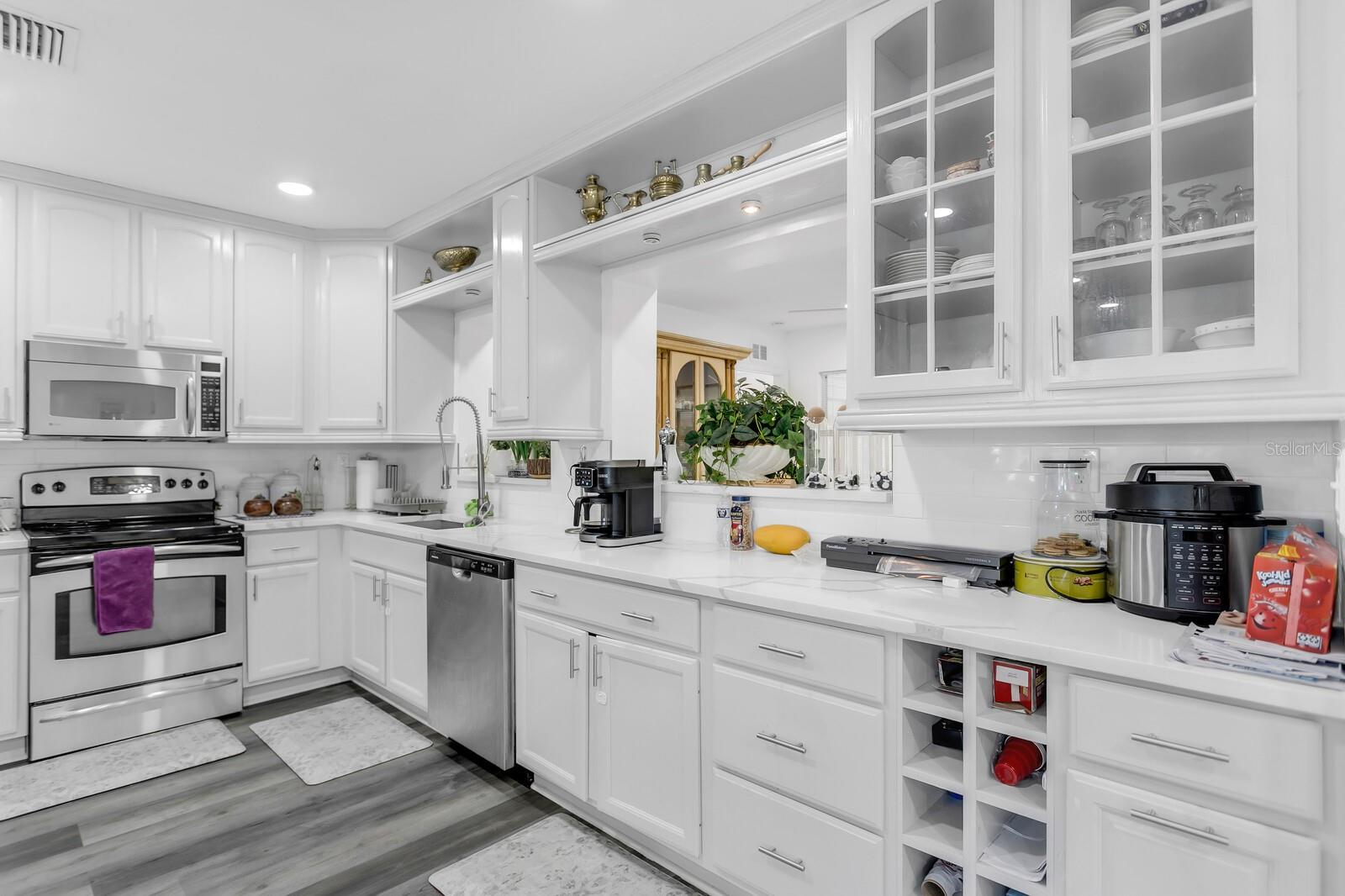KENNETH CITY UNIT 1 REV - Residential