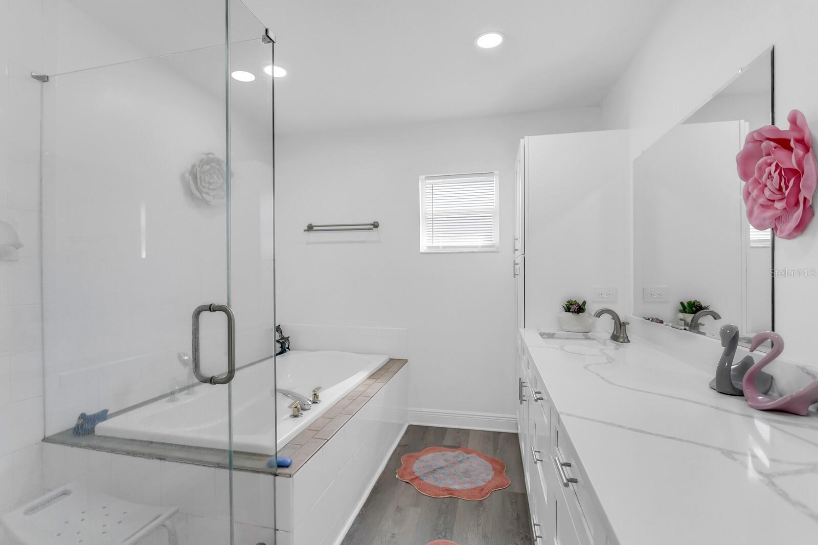KENNETH CITY UNIT 1 REV - Residential