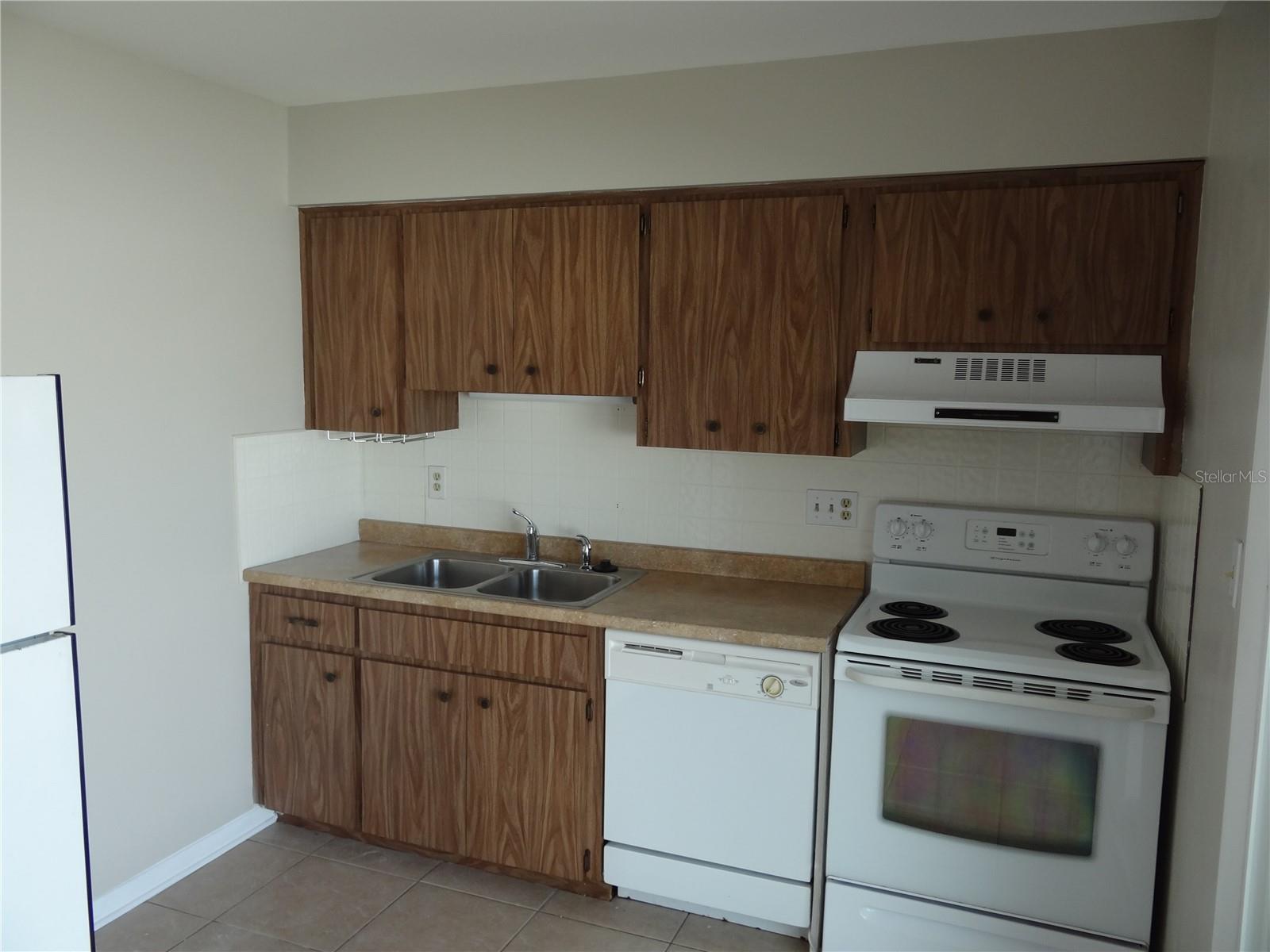 ORANGEWOOD ESTATES S - Residential Lease