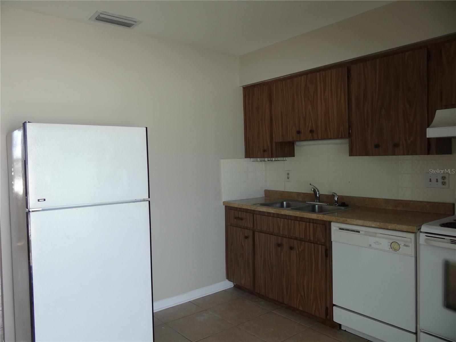 ORANGEWOOD ESTATES S - Residential Lease