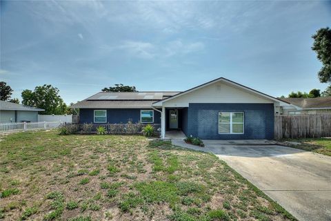 Photo of 31 Lake Link Circle SE, Winter Haven, FL 33884 (MLS # S5127874)