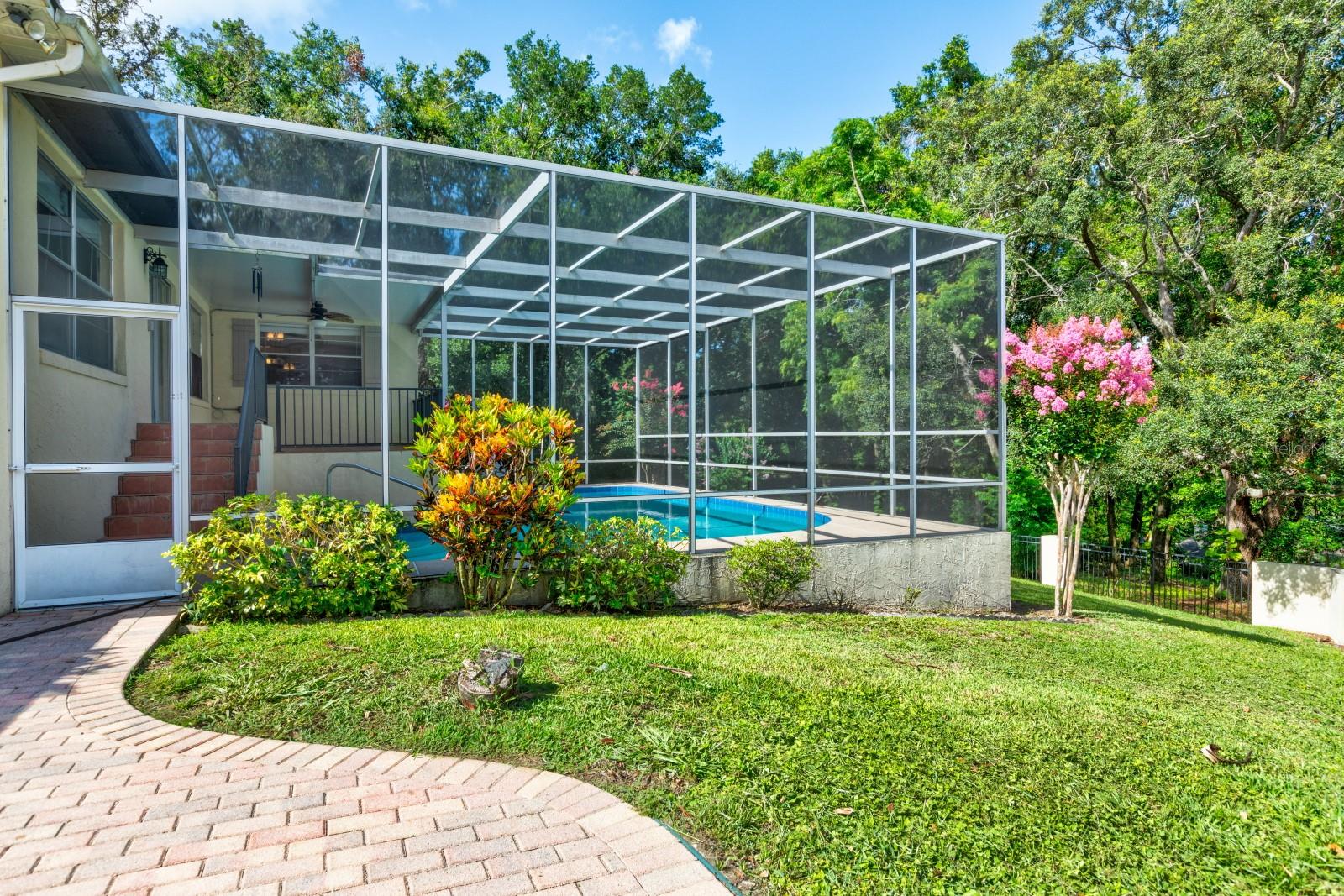 1220 COUNTRY CLUB ROAD