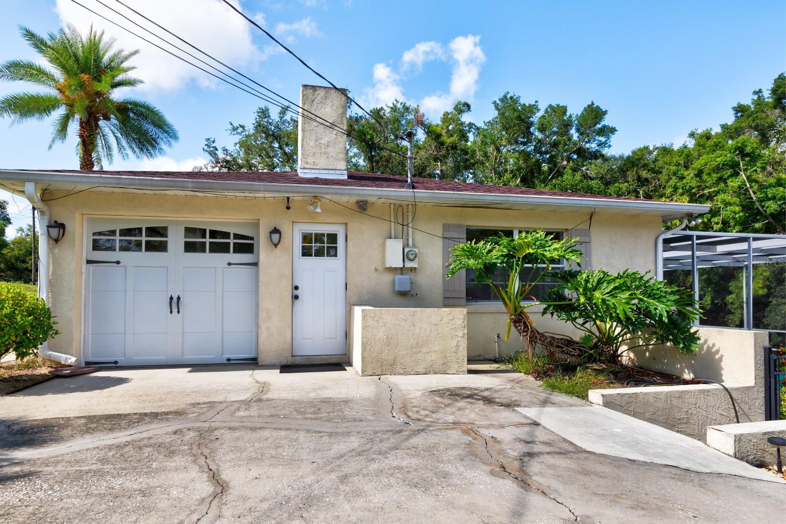 1220 COUNTRY CLUB ROAD