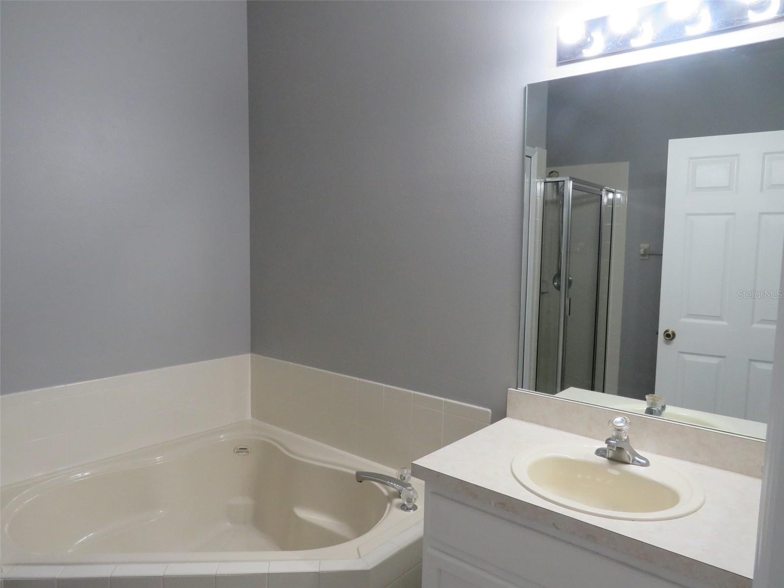 GLENBROOK SUB - Residential Lease