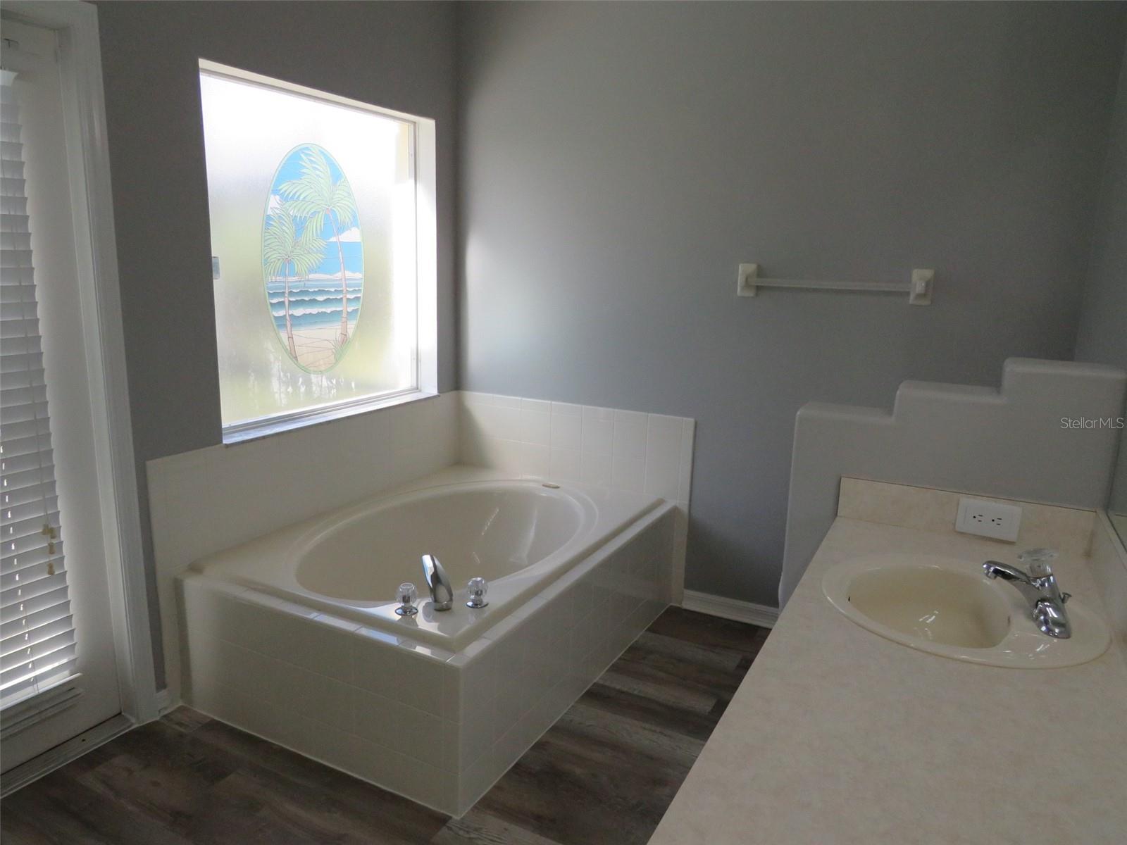 GLENBROOK SUB - Residential Lease