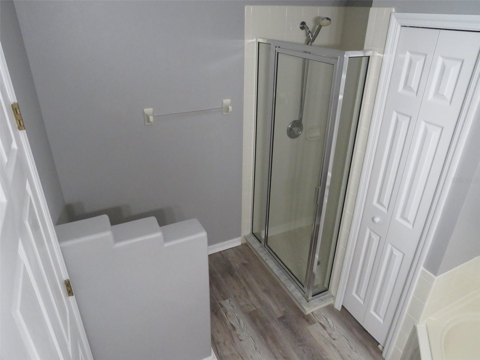 GLENBROOK SUB - Residential Lease