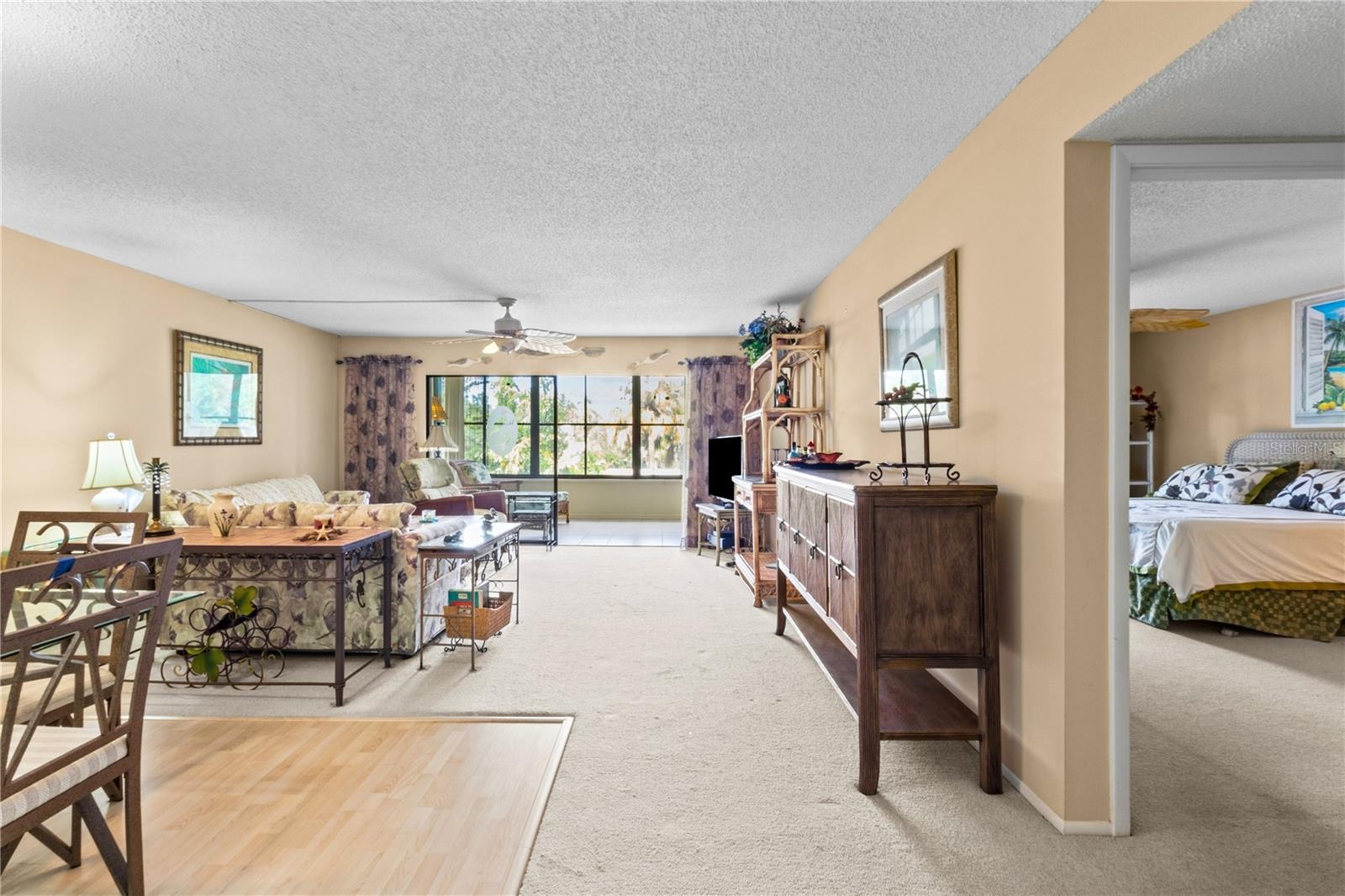 521 LAKESIDE DRIVE